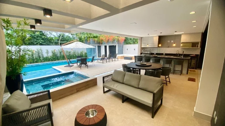 Imagem Casa de luxo à venda na Riviera de Bertioga-SP: 7 quartos, 7 suítes, 8 banheiros, 4 vagas de garagem!