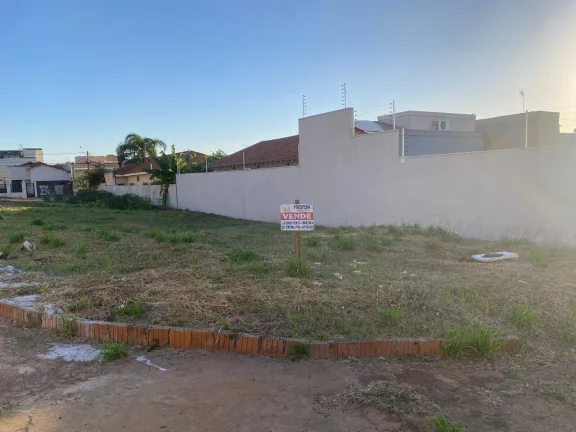 Lindo lote de esquina no Agudo Romão!