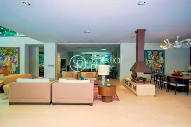Imagem CASA ESPETACULAR, projetada por Mônica Drucker. Residência localizada em um verdadeiro refúgio no...
