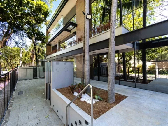 Imagem Imperdível Prédio monousuário Comercial à Venda em SP: 10 Salas, 6 Banheiros, 35 Vagas no Alto de Pinheiros - 1.344m²!