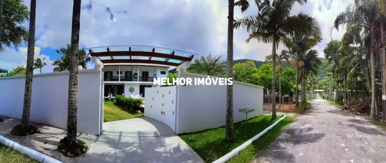 Imagem Casa à Venda com 05 Suítes , localizada na Praia de Taquaras em Balneário Camboriú - SC