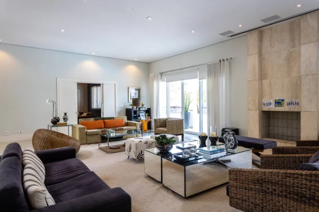 Imagem Casa Alto Padrão Linda no Resid. 12, 1100m², 4 amplas suítes