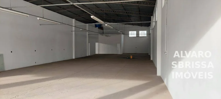 Galpão comercial com 700 m2 mais 200 m2 no subsolo para locação no B São Luíz em Itu SP localização perfeita para comércios em geral ou igrejas