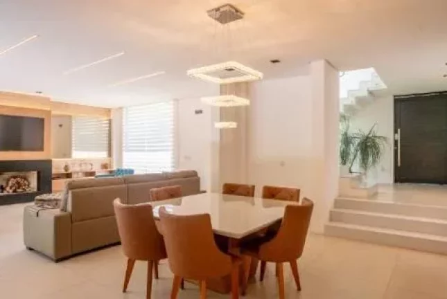 Imagem Casa em Condomínio com 5 dormitórios sendo 4 suites 340m²,