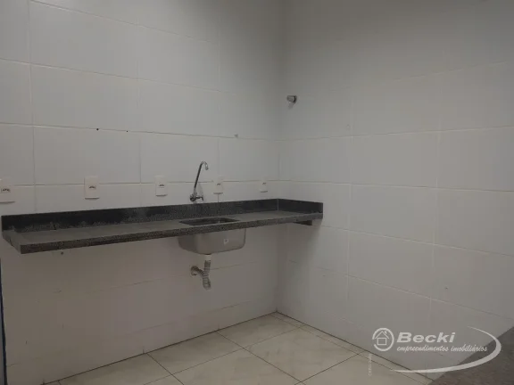 Imagem Galpão 1.500m² com Doca para Alugar em Joinville – Becki