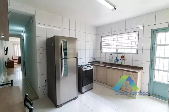 Imagem CASA TÉRREA COM 3 DORMITÓRIOS E 4 VAGAS EM VILA SANTA CATARINA/SP!