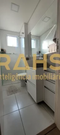 Imagem Ótimo apartamento com 3 quartos, sendo 1 suíte, localizado no bairro Costa e Silva, próximo a Pan...