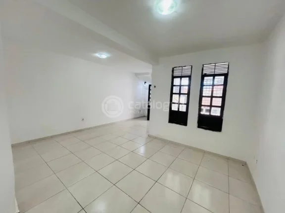 Imagem Excelente Casa em Lagoa Nova - Localização Estratégica e Amplo Espaço!
