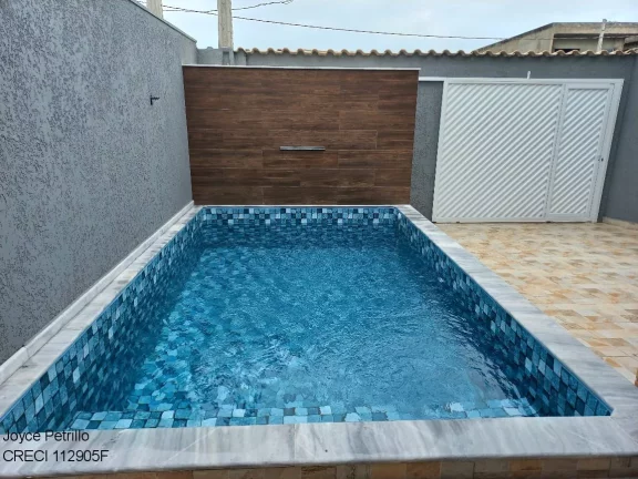 Imagem Casa Nova e Moderna com Piscina à Venda em Peruíbe.