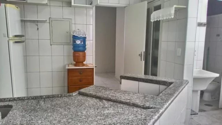 Imagem PITANGUEIRAS – UMA QUADRA DA PRAIA, EXCELETE APARTAMENTO COM VISTINHA MAR, ANDAR MEDIANO, CLARO E SUPER AREJADO, GARAGEM NO PRÉDIO DEMARCADA.
