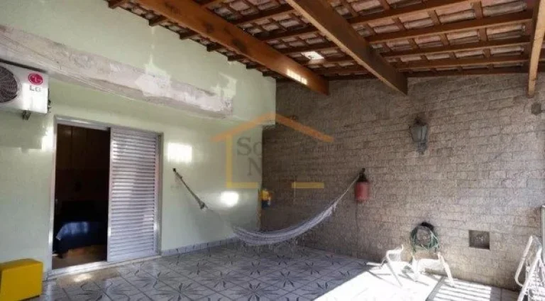 Imagem Sobrado com 250 m² de área construída, composta por 3 dormitórios, sendo 2 suítes, sala ampla, ...