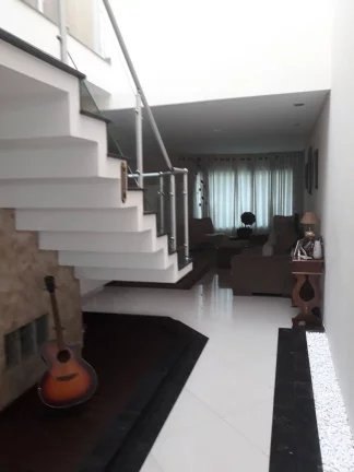Imagem Sobrado Maravilhoso com 311 m² 3 Dormitórios sendo 3 Suítes Estuda Permuta