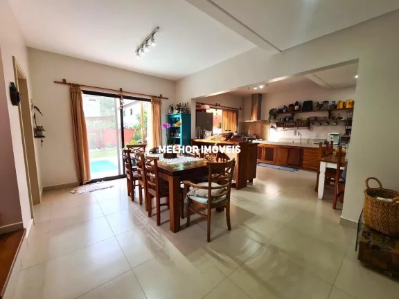Imagem Casa Duplex á venda com 4 dormitórios localizada na praia Mariscal em Bombinhas.