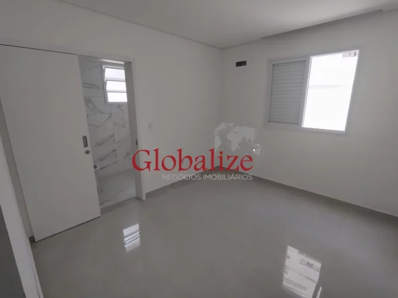 Imagem Sobreposta baixa com 3 suítes , piscina e 1 vaga de garagem no bairro da Ponta da Praia em Santos (SP) por R$.990.000,00