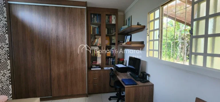 Imagem ChÃ¡cara Ã  venda, em condomÃ­nio, 5 quartos
Linda chÃ¡cara, muito bem cuidada e extremamente agradÃ...