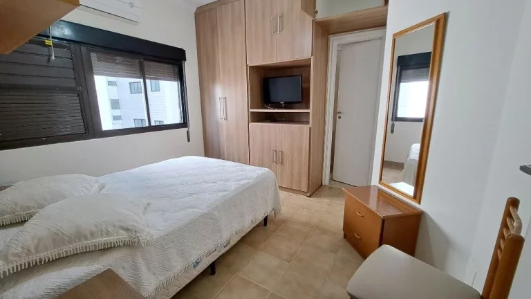 Imagem APARTAMENTO COM 3 DORMITÓRIOS, 2 VAGAS, PRÉDIO COM PISCINA E CHURRASQUEIRA.