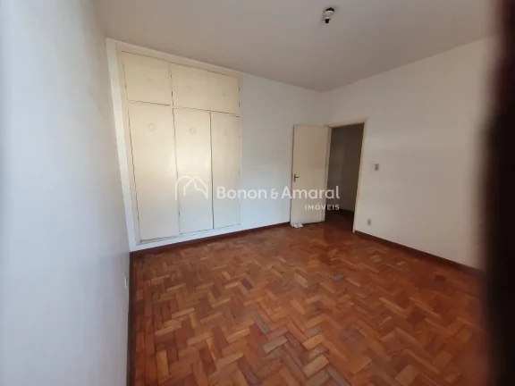 Imagem A casa contém 158 m² de área construída em um terreno de 250 m², oferece um espaço ideal para ...