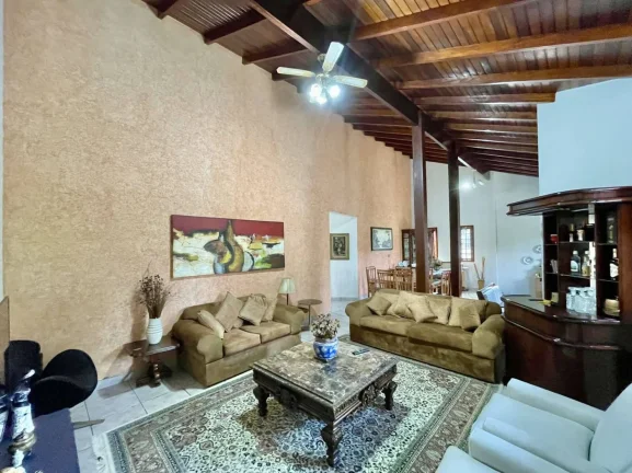 Imagem Cond Chácar dos Lagos - Térrea 3 suítes, anexo gourmet, piscina e pomar!