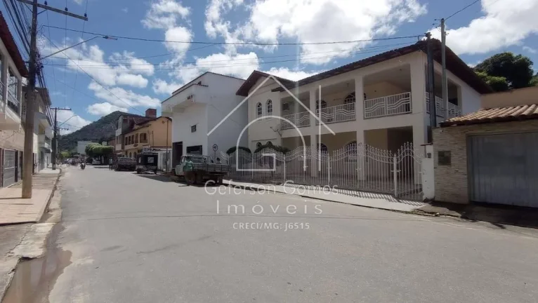 Imagem Casa à Venda - Com 2 pavimentos - Centro - Mantena - MG