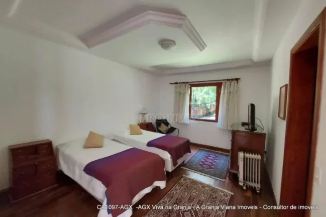 Imagem Belíssima propriedade com ares de Casa de Campo na Granja Viana!