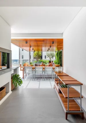 Imagem Diferenciado com 3 dormitórios à venda sendo 3 suítes, 399.84 m² por - R$ 9.500.000,00 - Centro - Bal. Camboriú/SC