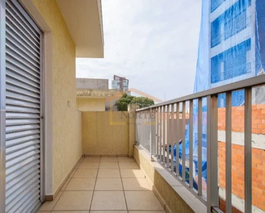 Imagem Sobrado com 175m² de área construída, distribuído em três níveis. Possui 3 dormitórios, sendo...