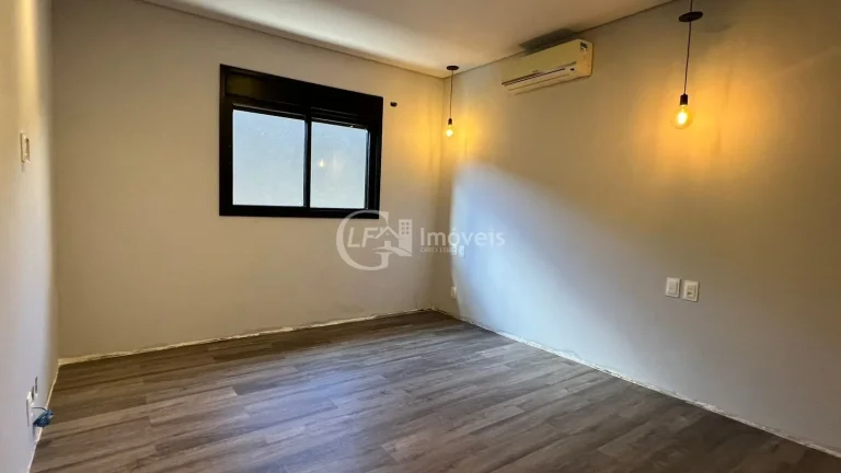 Imagem Imperdível oportunidade! Casa à venda em Alphaville Campo Grande-MS com 3 quartos, 3 suítes, 3 salas e 330m². Confira!