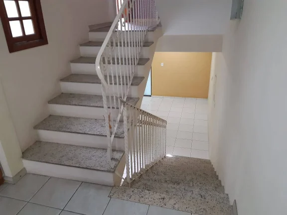 Imagem Casa Maravilhosa com 240 m² 4 Dormitorios sendo 2 Suítes Estuda Permuta