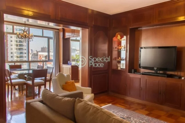 Imagem Apartamento super espaçoso, com 270m2, 4 dormitórios ( 1 suíte ) e 2 vagas na garagem. Amplo livi...