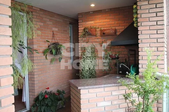 Imagem Excelente apto com 367 m² de área útil no melhor do Panamby. Living enorme, com lareira e varanda...