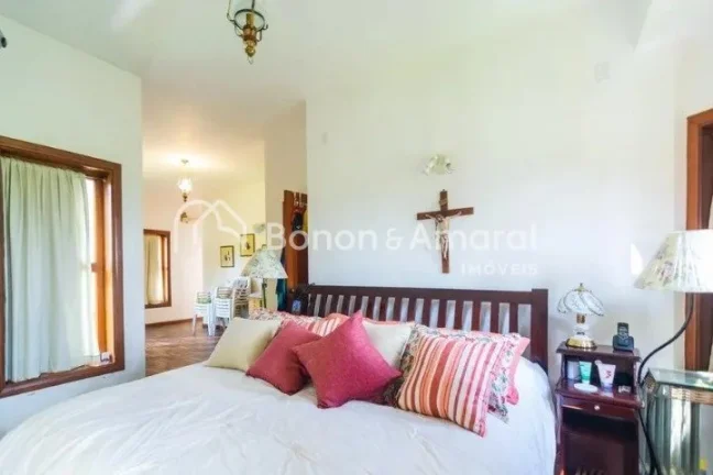 Imagem Linda e espaçosa casa com área construída de 600 m² em um terreno de 1.056 m². A residência, m...