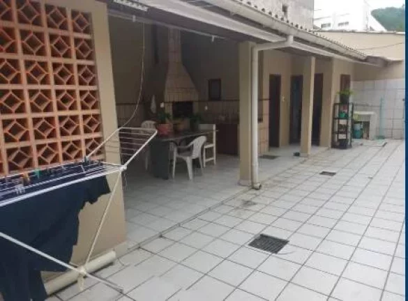 Imagem Casa à Venda em Canasvieiras – 4 Dormitórios 200 Metros da Praia