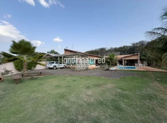 Chácara em Alvorada do Sul – 5 Suítes, Piscina, Churrasqueira e Área Verde | 450m² Construídos em Terreno de 1.200m² | Venda com Porteira Fechada!