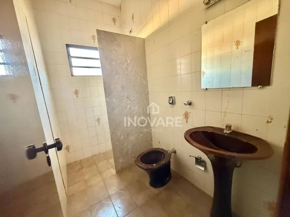 Imagem Casa com 3 dormitórios para alugar, 272 m² por R$ 2.500,00/mês - Setor Central - Itumbiara/GO