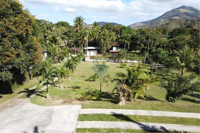 Imagem Sítio com três dormitórios e piscina em Saquarema.