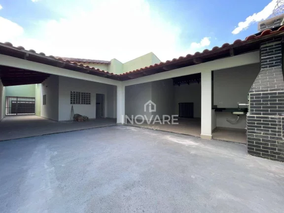 Imagem Casa com 4 dormitórios à venda, 280 m² por R$ 580.000,00 - Jardim Leonora - Itumbiara/GO