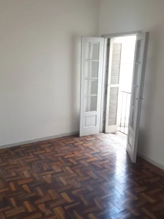 Imagem Apartamento reformado e ensolarado na Cidade Baixa — a um passo da Redenção!