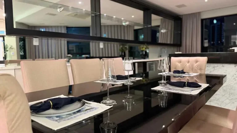 Imagem Cobertura duplex mobiliado com 4 dormitórios sendo 4 suítes e 5 vagas em Balneário Camboriú/SC