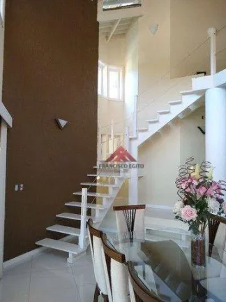 Imagem Casa com 4 quartos (1 suíte) à venda, 390 m²