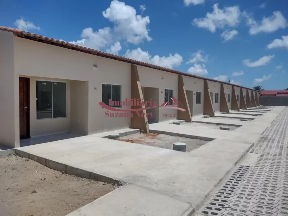 CASA À VENDA COM 2 QUARTOS EM CONDOMÍNIO
