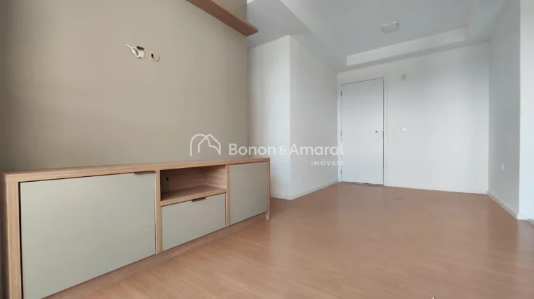 Imagem Descubra este aconchegante apartamento com 2 dormitórios, sendo 1 suíte, sala ampla para dois ambi...