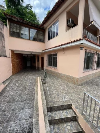 Imagem Casa Duplex com 199m² em Cocotá