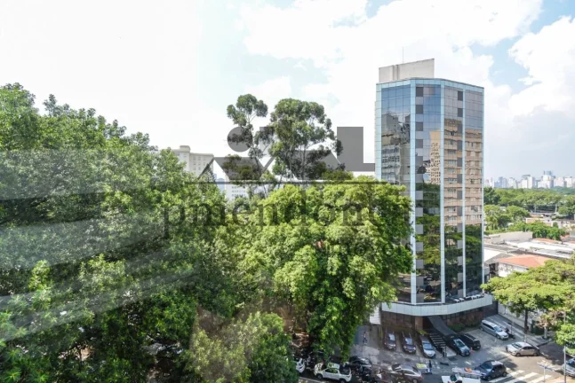 Imagem Apartamento no Itaim Bibi com 3 quartos (1 suíte) e 2 vagas, reformado.