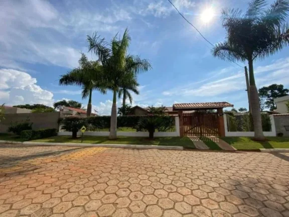 Imagem Chácara em Condomínio de Luxo em Boituva-SP, Bairro Nova Rheata: 3 Quartos, 1 Suíte, 2 Salas, 3 Banheiros, 5 Vagas, 250m²!