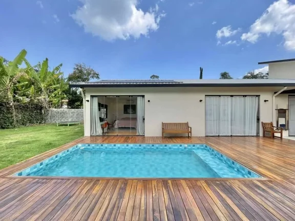 Imagem TÉRREA, 3 suítes, piscina, em rua fechada no Miolo da Granja!