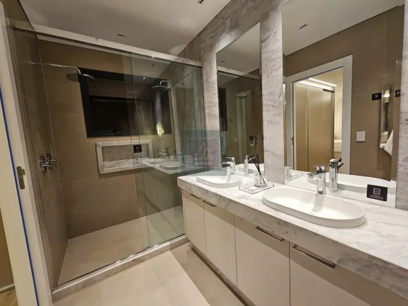 Imagem EXCLUSIVIDADE- Cobertura Duplex - Água Verde. 317m². 4 suítes. 4 vagas.