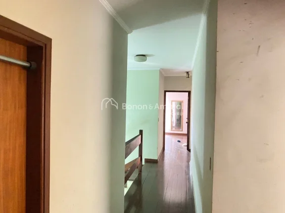 Imagem Esta encantadora residência oferece um espaço amplo e confortável, com quatro dormitórios, sendo...