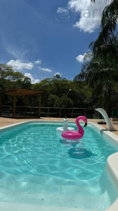 Imagem Chácara à venda em Jundiaí-SP, bairro Ivoturucaia: 2 quartos, 1 suíte, 1 sala, 2 banheiros, 259m². Aproveite essa oportunidade!