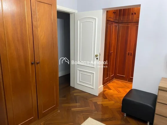 Imagem Lindo e espaçoso apartamento com 218m² de área. Recém reformado, possui 4 dormitórios, sendo 2 ...