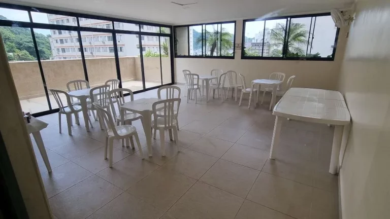 Imagem APARTAMENTO AMPLO REFORMADO COM 2 VAGAS DE GARAGEM LAZER NO PRÉDIO